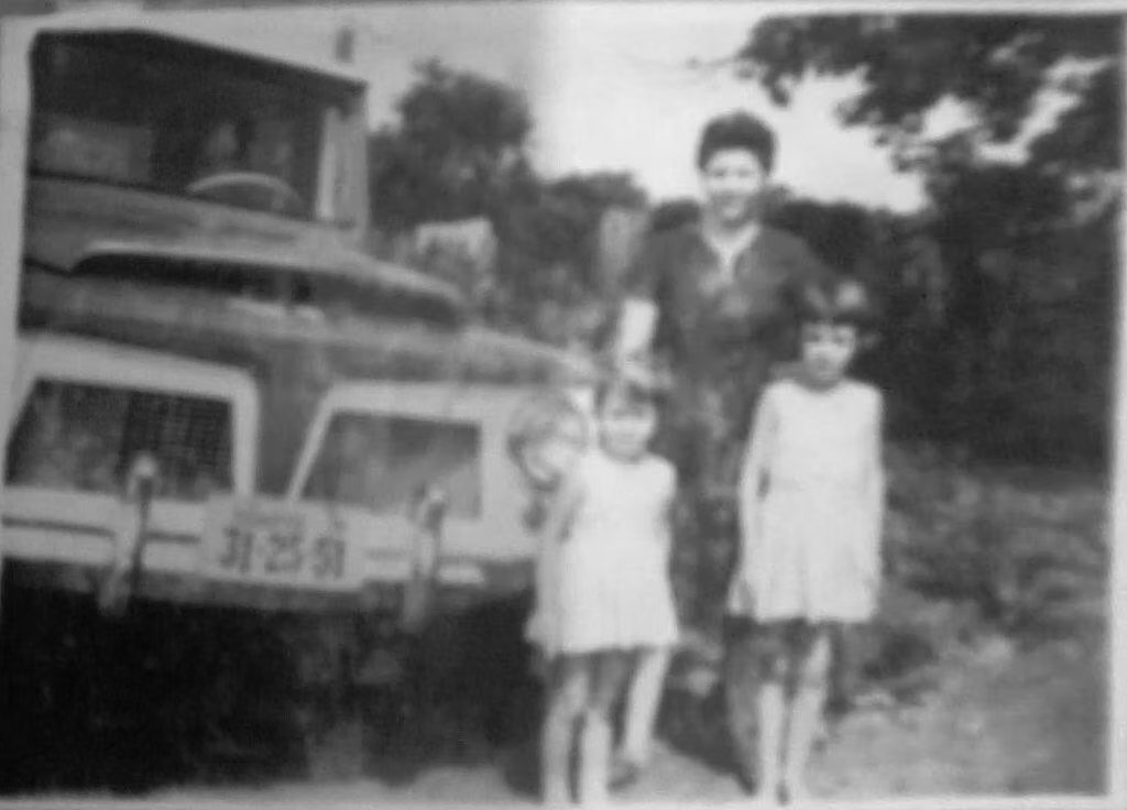 Família Garanito, junto ao caminhão